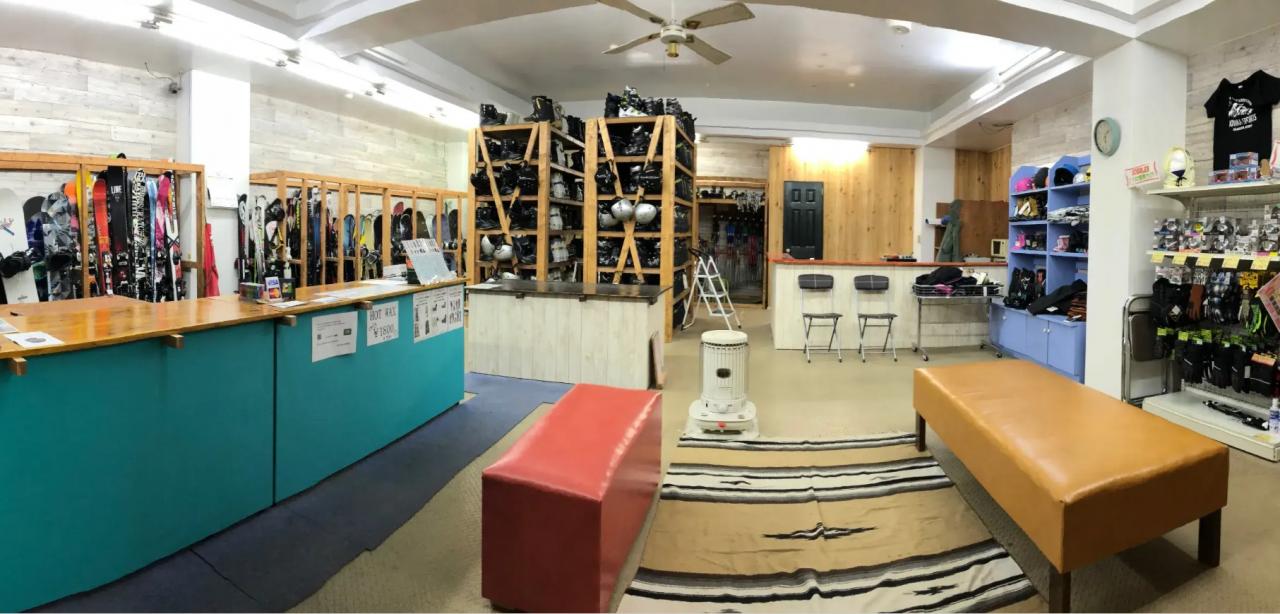  青山スポーツ　つるや店