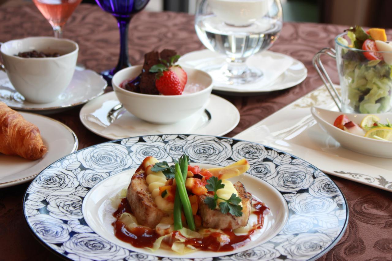  イングリッシュガーデンホテルレアント　内　レストランレガーレ